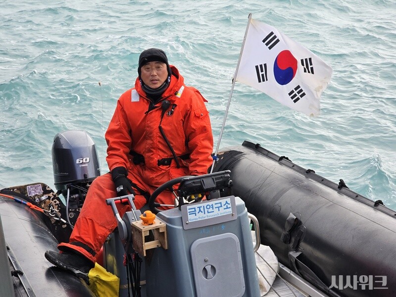 해군 SSU 포화잠수통제사로 근무하다 세종기지로 파견온 황대하 원사(진)는 해군에서 27년째 근무중인 현역 군인이다. / 사진=남극특별취재팀