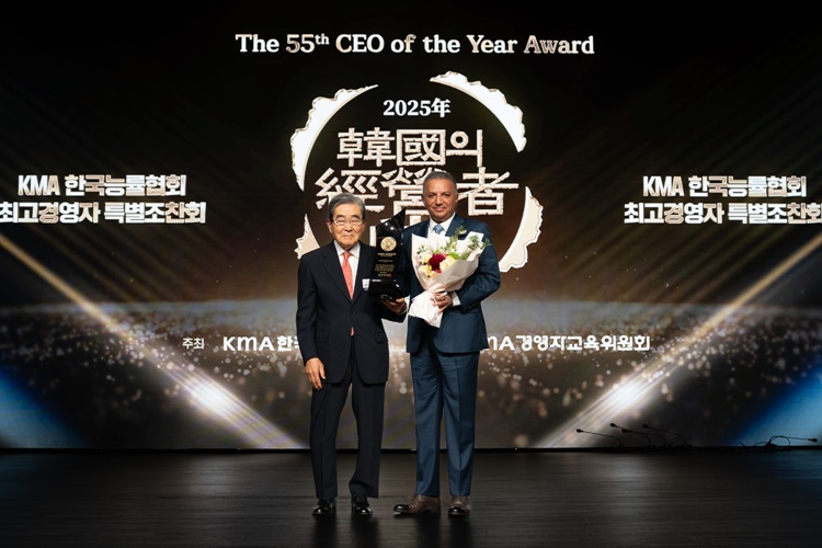 S-OIL 안와르 알 히즈아지 CEO가 한국능률협회(KMA)가 주관하는 국내 최고 권위의 ‘제55회 한국의 경영자상’에서 수상의 영예를 안았다. /