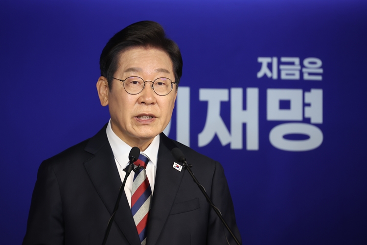 이재명 더불어민주당 대선 후보가 지난 25일 서울 여의도 당사에서 기자간담회를 하고 있다. / 뉴시스