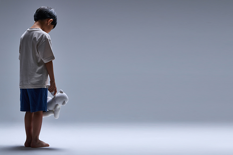 보건복지부가 오는 7월 아동초기보호센터 시범사업을 시작하는 가운데, 학계에서 시설 중심으로 역행할 수 있다는 우려의 목소리가 제기됐다. / 게티이미지뱅크