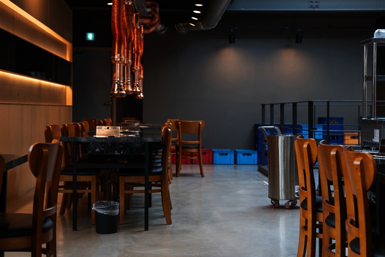 한국농촌경제연구원은 지난해 전체 음식점 및 주점업의 실질 총매출액이 전년 대비 1.4% 감소한 161조1,000억원으로 추산됐다고 밝혔다. / 게티이미지뱅크