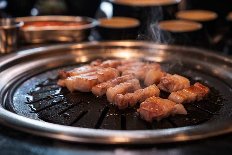 올해도 외식업계의 경영난이 계속될 것으로 전망되는 가운데, 정부의 정책적 지원이 필요하다는 지적도 나온다. / 게티이미지뱅크