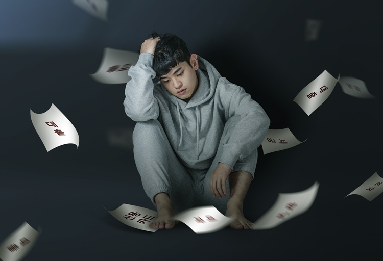 지난해 개인회생을 신청한 만 29세 이하 청년 중 70%는 '생활비 마련'을 위해 최초 채무가 발생한 것으로 나타났다. / 게티이미지뱅크