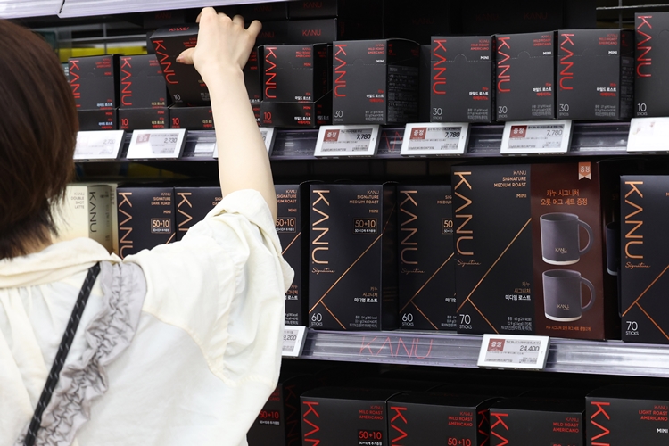 업계서는 대선을 앞두고 정권 공백기에 기업들이 줄줄이 가격을 인상하고 있다는 지적이 나온다. 정부는 해당 주장은 근거가 없다고 반박했다. / 뉴시스