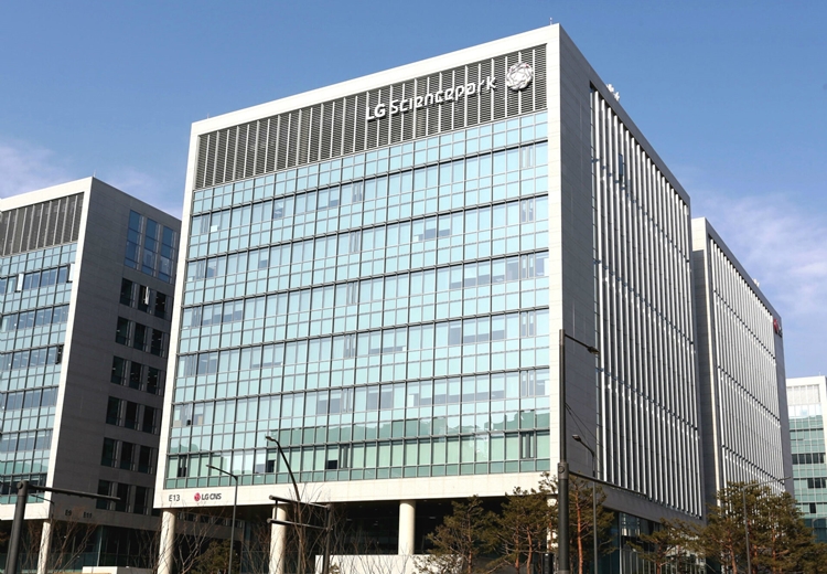 LG CNS가 시스템 개발 전 과정에 AI를 도입해 생산성을 극대화할 계획이다. / LG CNS