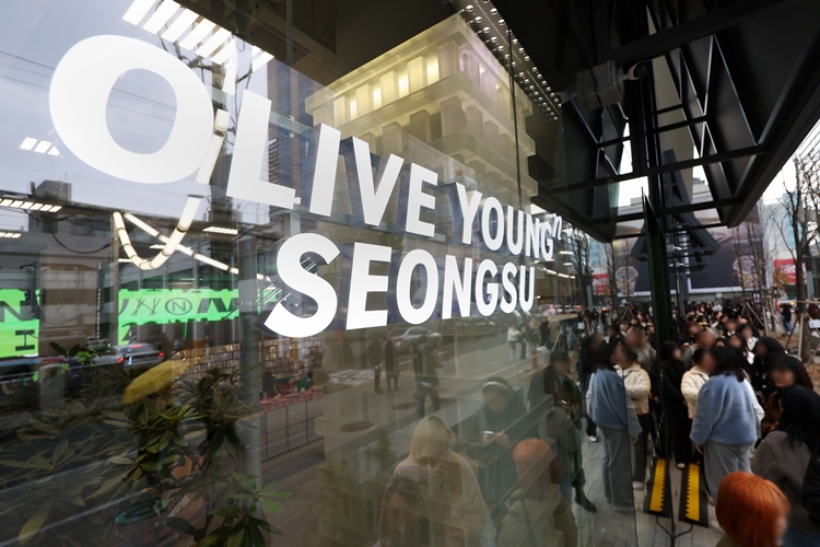 CJ올리브영이 올해 1분기에도 두 자릿수 성장을 이어갔다. / 뉴시스