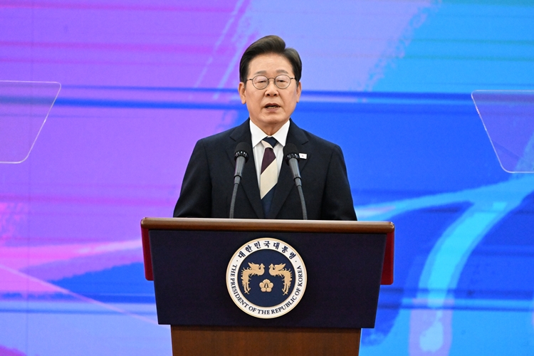 제21대 대한민국 대통령으로 취임한 이재명 대통령이 4일 오전 국회 로텐더홀에서 취임사를 하고 있다. / 뉴시스
