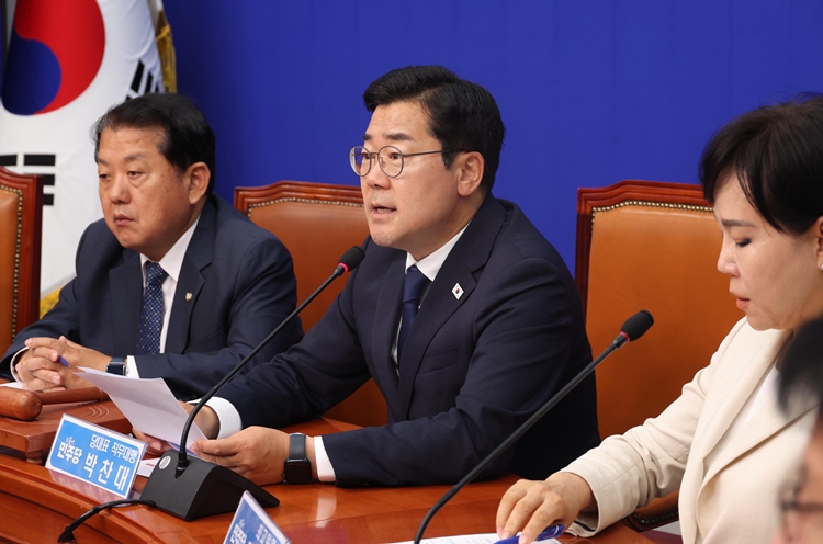 박찬대 더불어민주당 당대표 직무대행 겸 원내대표가 9일 오전 국회에서 열린 최고위원회의에서 발언을 하고 있다. / 뉴시스