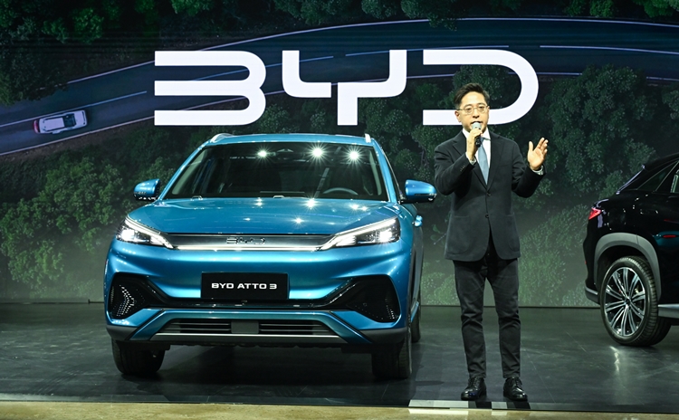 BYD가 2개월 연속 월간 판매량 500대 이상을 기록했다. 사진은 지난 1월 16일 BYD코리아 브랜드 론칭 행사에서 발표를 하고 있는 조인철 BYD코리아 승용부문 대표. / BYD코리아