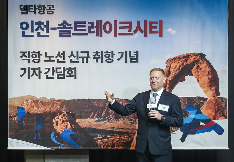 제프 무마우 델타항공 아태 부사장이 인천~솔트레이크시티 신규 취항 배경 및 전망에 대해 발표를 진행했다. / 델타항공