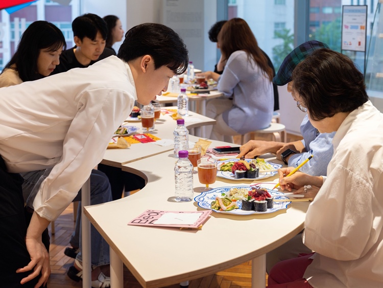 전시와 식사를 결합한 전시 연계 프로그램 'Bed, Bath, Bus 그리고 Kitchen : 미술관 마실'도 인기를 끌었다. / 태광그룹