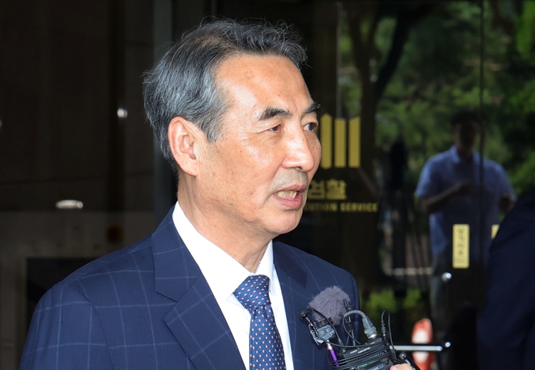 ‘김건희 특검’을 이끌 민중기 특검은 가장 먼저 특검보 인선을 마치는 등 분주한 행보를 이어가고 있다. / 뉴시스