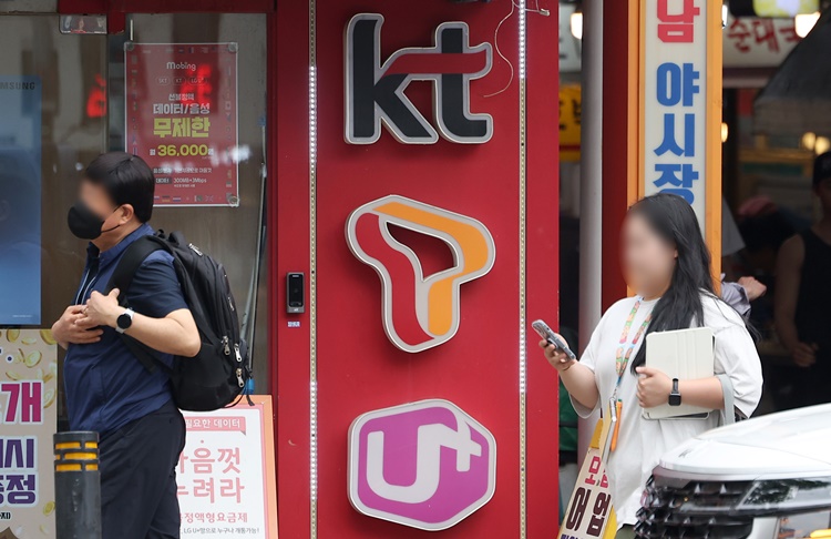 SKT 유심 해킹 사태 계기로 개인정보 유출 사실을 신속하게 통지하도록 법 개정이 진행되는 중이다. / 뉴시스