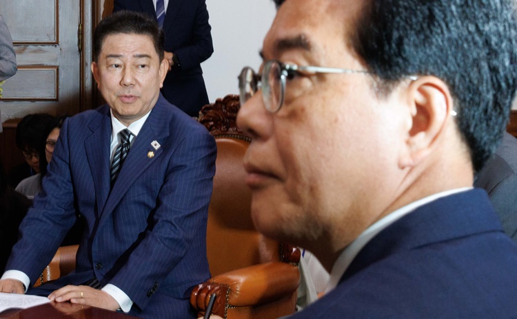 김병기 더불어민주당 대표 직무대행 겸 원내대표가 24일 오전 서울 여의도 국회에서 우원식 국회의장 주재로 열린 양당 원내대표 회동에서 발언하고 있다. /뉴시스