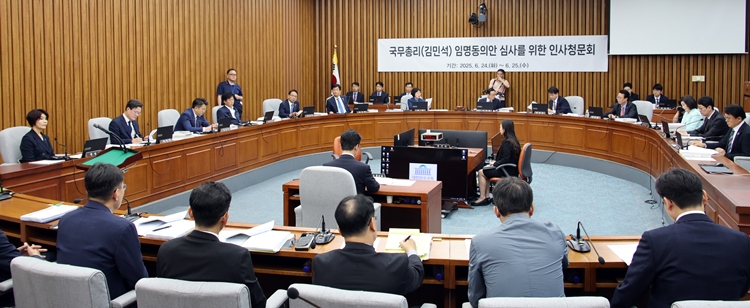 김민석 국무총리 후보자가 24일 서울 여의도 국회에서 열린 인사청문회에서 질문에 답하고 있다. / 뉴시스