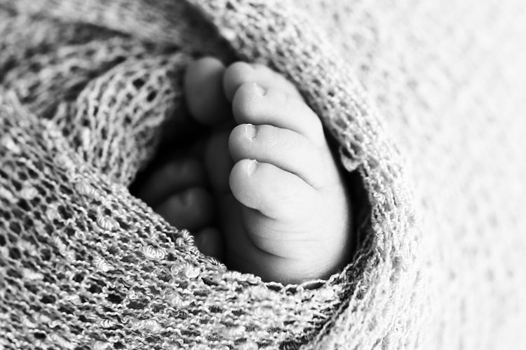 보편적 출생등록제도로 주목 받았던 출생 통보제가 지난해 7월 시행되기 시작해, 어느덧 약 1년차에 접어들고 있다. 하지만 아직까지 외국인 부모 아래 출생한 아동의 경우 출생통보제의 대상에서 제외돼 개선의 목소리가 이어지고 있다. / 게티이미지뱅크