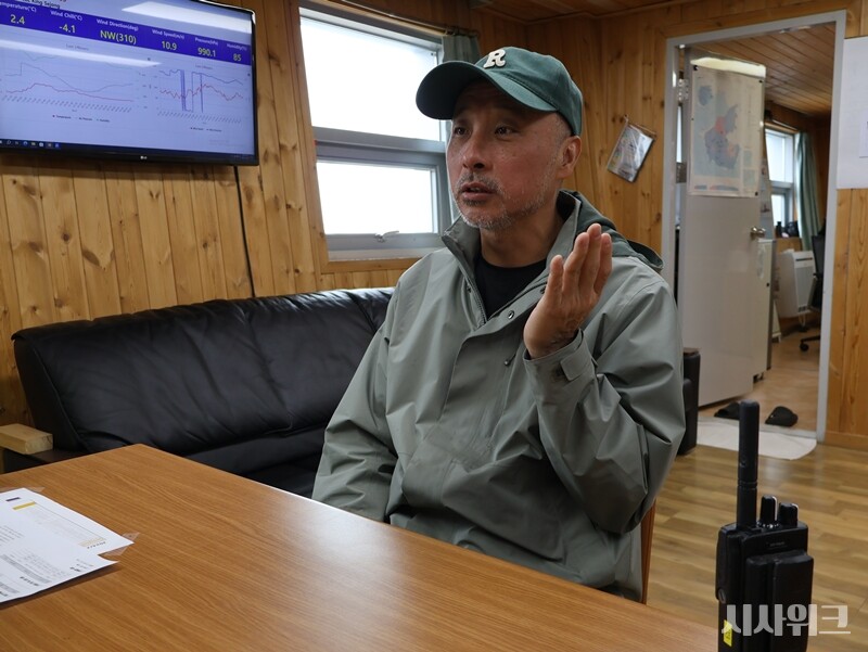 장재원 대원은 월동 생활을 3번이나 한 ‘남극 생활 베테랑’이기도 하다. 지난 2014년을 시작으로 지금까지 총 3번 장보고 기지에서 월동을 경험했다. 이번 세종기지까지 합하면 무려 4번의 월동 생활을 하는 것이다. / 사진=남극특별취재팀