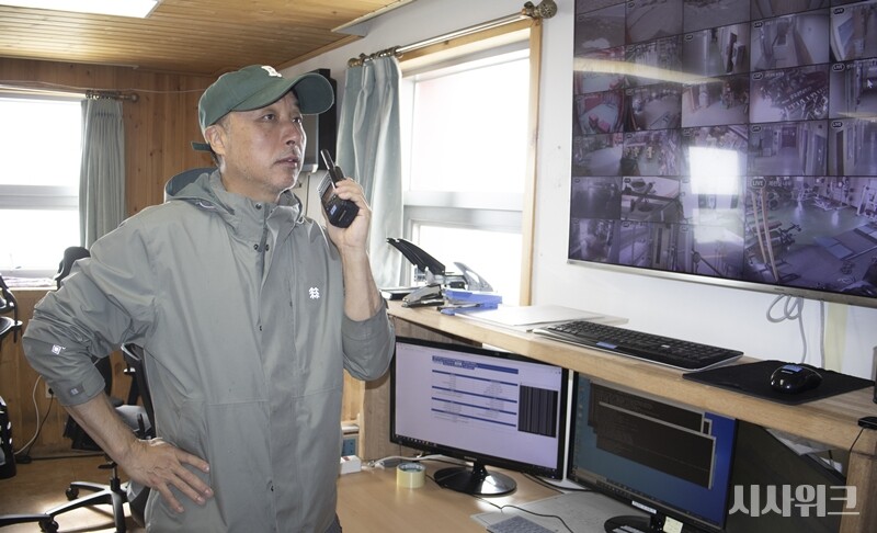 ‘남극 베테랑’인 제 38차 남극세종과학기지 월동연구대에서 전자통신대원으로 근무하는 장재원 대원은 누구보다 순수한 열정으로 남극을 사랑한다. 그것이 한 번도 하기 힘든 남극 생활을 4번이나 가능케 한 원동력이다./ 사진=남극특별취재팀