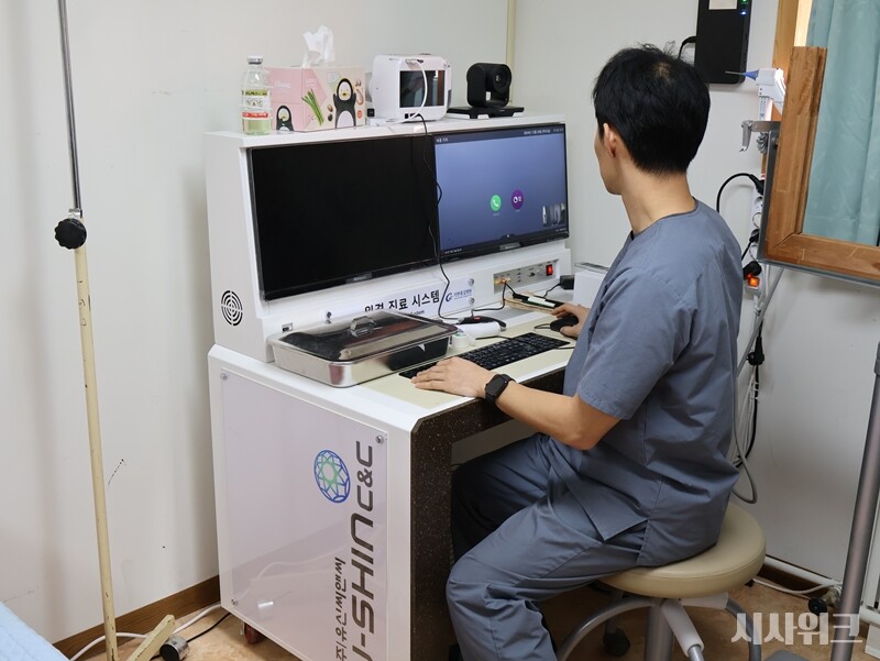 세종기지에서는 X-레이 설비로 부상 부위를 촬영한 후, 데이터를 원격의료시스템으로 한국의 가천대 길병원으로 전송할 수 있다. 가천대 길병원은 극지연구소의 의료협력기관이다. 세종기지에서 진료 도움을 요청하면 길병원 상주한 전문의가 영상과 음성으로 원격 진료를 진행한다./ 사진=남극특별취재팀