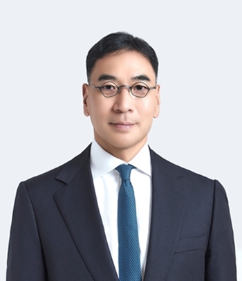 취임 반년 째에 접어든 이광희 SC제일은행장의 어깨가 무거워졌다. / SC제일은행장