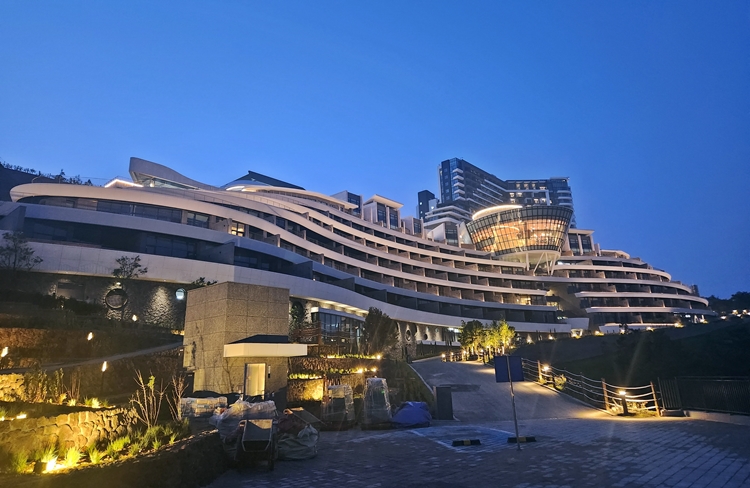 쏠비치 남해 야경. / 제갈민 기자