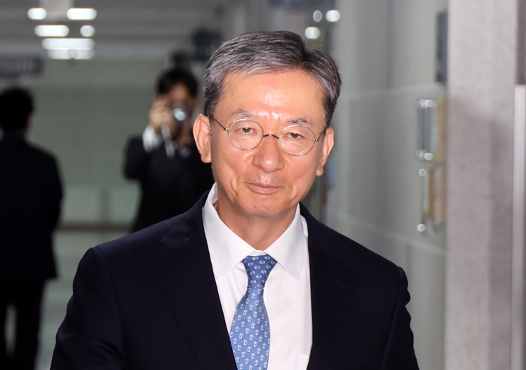 정성호 법무부장관 후보자가 30일 서울 여의도 국회 의원회관으로 출근하고 있다. / 뉴시스