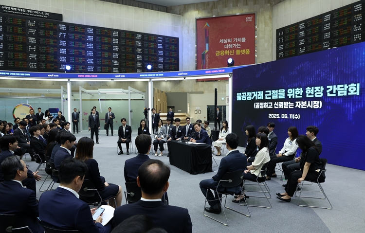 자본시장 개혁을 통한 주식시장 활성화를 공약으로 내걸었던 이재명 대통령은 취임 이후 한국거래소를 찾아 강력한 의지를 드러낸 바 있다. / 뉴시스