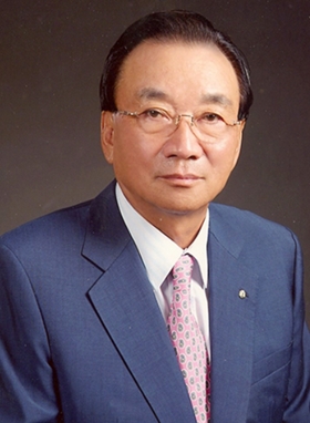 진양제약의 이번 자사주 처분은 시기와 목적 등의 측면에서 물음표가 붙는다. 사진은 진양제약 창업주인 최윤환 회장. / 뉴시스
