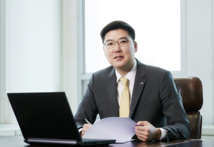 국제약품이 또 다시 리베이트 관련 잡음에 휩싸이면서 윤리경영을 강조해온 오너일가 2세 남태훈 대표의 리더십이 흔들리게 됐다. / 국제약품