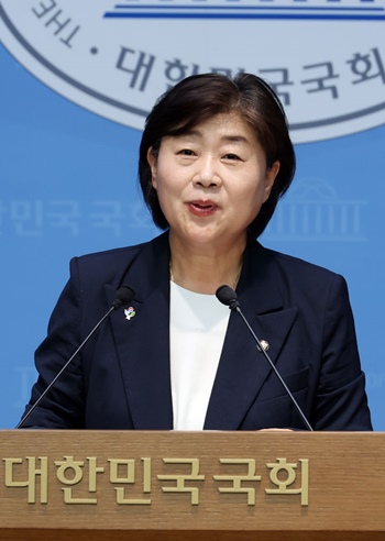 서영교 의원(국회 법제사법위원회, 더불어민주당 서울 중랑갑)이 7일 ‘가사소송법’ 전면개정안을 발의했다. / 뉴시스