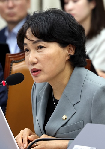 더불어민주당 서미화(사진) 의원은 오는 10일(목) 오전 10시 국회의원회관 제11간담회의실에서 ‘초저출생 극복 방안–미해결 과제와 골든타임 살리기’ 토론회를 개최할 예정이라고 밝혔다. / 뉴시스