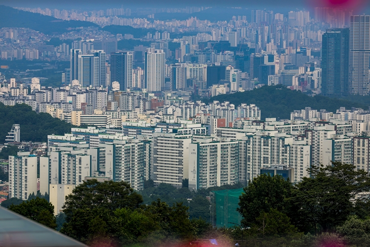 가계대출 증가액은 지난달 7조원에 육박할 것으로 추산되고 있다. / 뉴시스