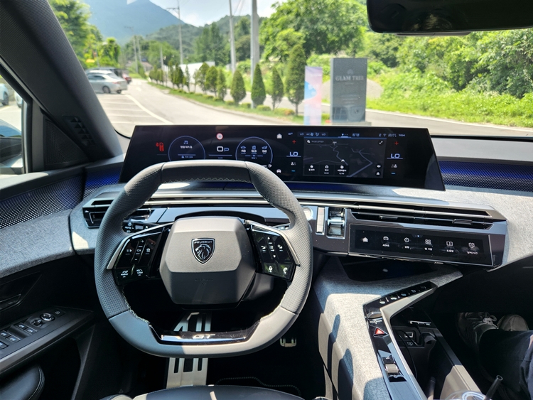 푸조 올 뉴 3008 HEV 운전석에서 바라본 대시보드. / 가평=제갈민 기자