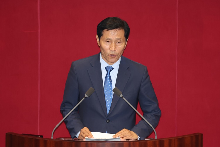 이학영(사진) 국회부의장을 단장으로 하는 대한민국국회 대표단이 한·중 의회정기교류체제에 따라 7월 9일부터 13일까지 4박 5일간 중국 베이징과 시안을 공식 방문한다. / 뉴시스