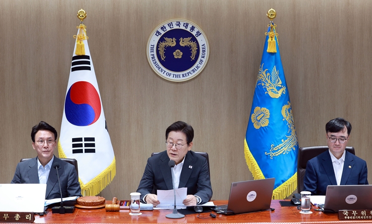 이재명 대통령이 지 8일 서울 용산 대통령실 청사에서 열린 국무회의에서 발언하고 있다. / 뉴시스
