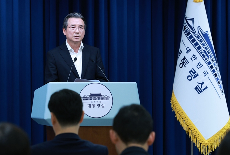 김용범 정책실장이 10일 서울 용산 대통령실 청사에서 RE100 산단 관련 브리핑을 하고 있다. / 뉴시스