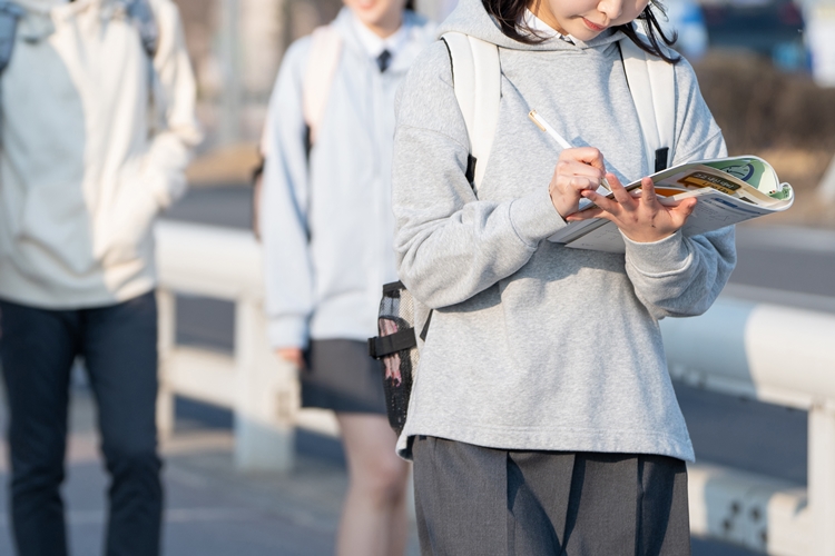 세이브더칠드런이 7월 11일 '인구의 날'을 맞아 전국 17개 시도의 만 10~18세 아동‧청소년 1,000명과 만 69세 미만 성인 1,000명을 대상으로 설문조사를 실시했다. / 게티이미지뱅크
