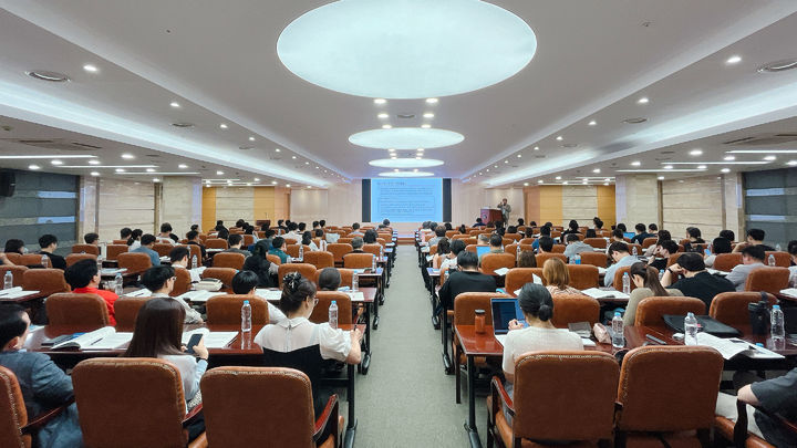 DL건설은 협력회사와의 동반성장 및 직무 역량 강화를 위한 상호 협력 교육을 성황리에 마무리했다고 16일 밝혔다. 사진은 협력업체 임직원 대상 상호협력교육 진행 모습. / DL건설