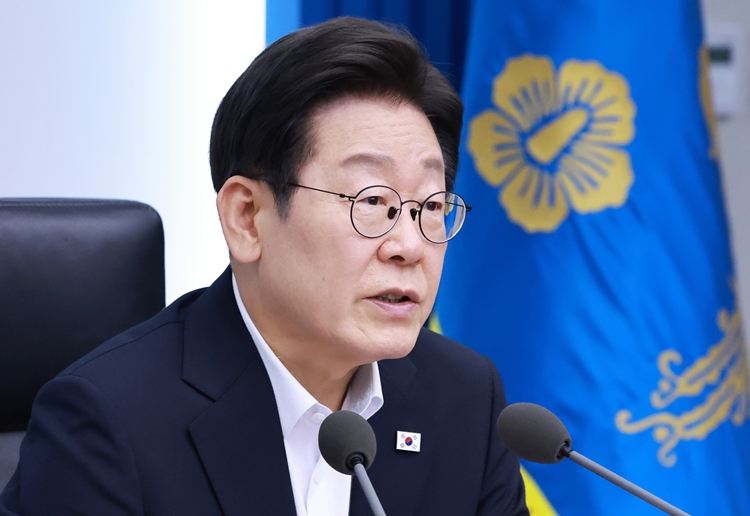 이재명 대통령이 17일 서울 용산 대통령실 청사에서 열린 4차 수석·보좌관 회의에서 발언하고 있다. (대통령실통신사진기자단) / 뉴시스