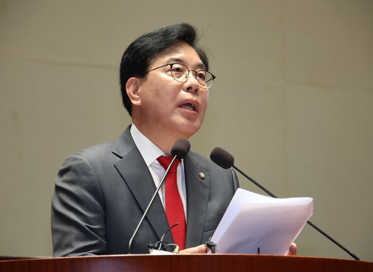 송언석 국민의힘 비상대책위원장 겸 원내대표가 23일 서울 여의도 국회에서 열린 의원총회에서 발언을 하고 있다.  /뉴시스