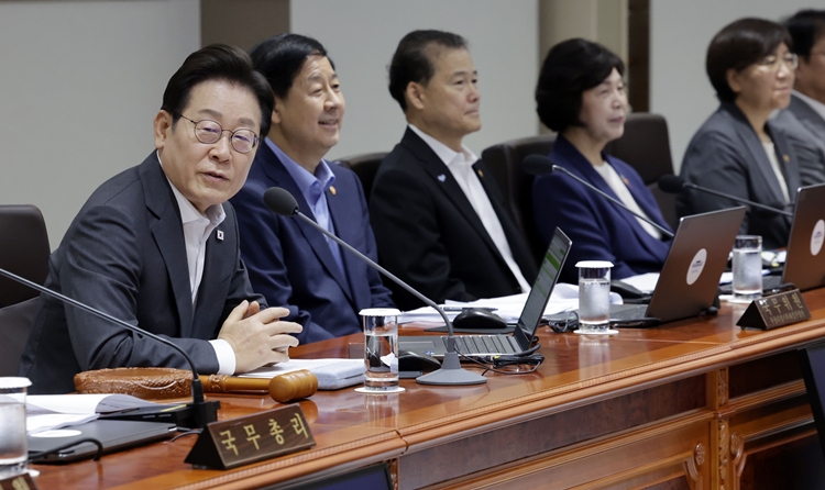 이재명 대통령이 지난 22일 서울 용산 대통령실 청사에서 열린 국무회의에서 발언하고 있다. / 뉴시스