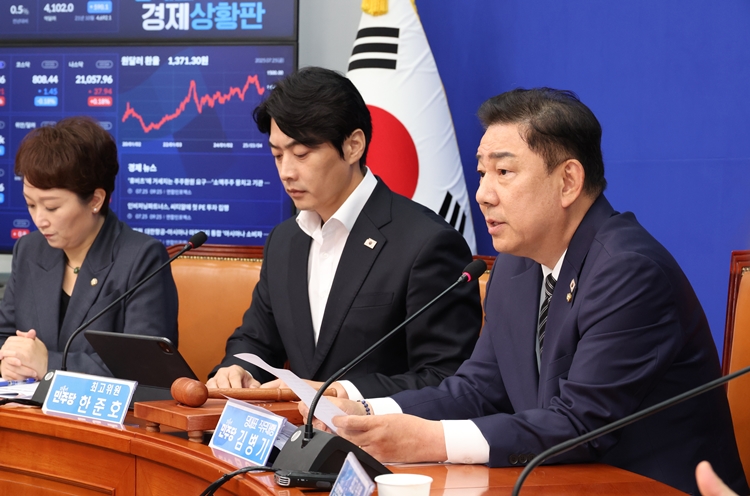 김병기 더불어민주당 당대표 직무대행 겸 원내대표가 25일 국회에서 열린 최고위원회의에서 발언을 하고 있다. / 뉴시스