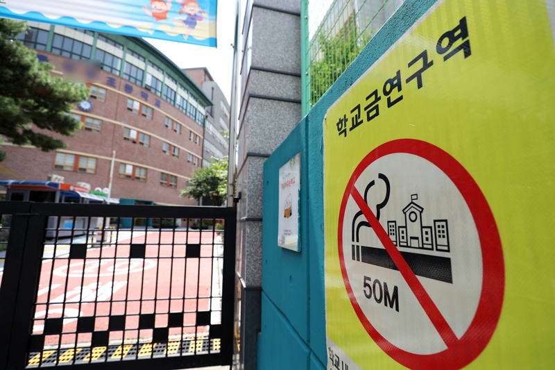 국민의힘 김소희 의원(비례대표)은 25일 교육시설 주변 등 금연구역에서 학생과 시민의 간접흡연 피해를 예방하기 위해 음성안내 설비를 설치하도록 하는 ‘국민건강증진법’ 개정안을 발의했다. / 뉴시스