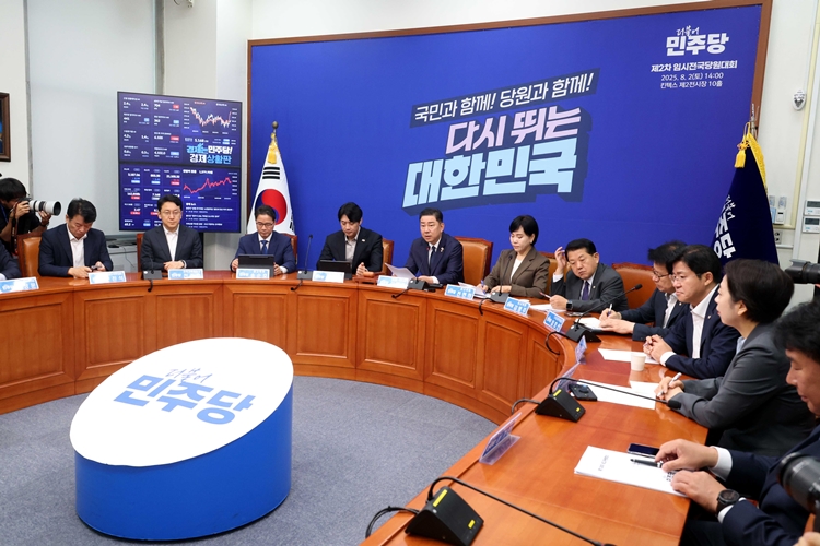 김병기 더불어민주당 당 대표 겸 원내대표가 28일 국회에서 열린 최고위원회의에서 발언을 하고 있다. / 뉴시스