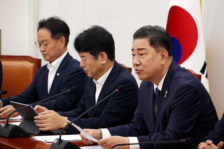 김병기 더불어민주당 당대표 직무대행 겸 원내대표가 29일 오전 국회에서 열린 원내대책회의에서 발언을 하고 있다. / 뉴시스