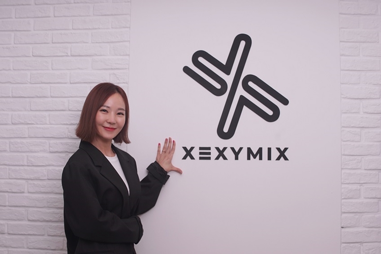 이수연 젝시믹스 대표이사가 주가부양을 위해 고군분투를 이어가고 있다. / 젝시믹스
