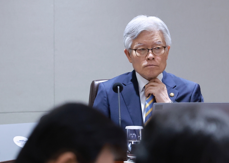 최동석 인사혁신처장이 지난 29일 서울 용산 대통령실 청사에서 열린 국무회의에 참석해 있다. (대통령실통신사진기자단) / 뉴시스