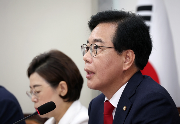 송언석 국민의힘 비상대책위원장 겸 원내대표가 31일 오전 서울 여의도 국회에서 열린 비상대책위원회의에서 발언을 하고 있다. /뉴시스