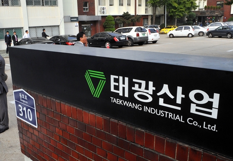 태광산업이 중국 진출 20년만에 스판덱스 생산공장의 가동을 전면 중단하고 사업을 철수하기로 최종 결정했다. / 태광산업