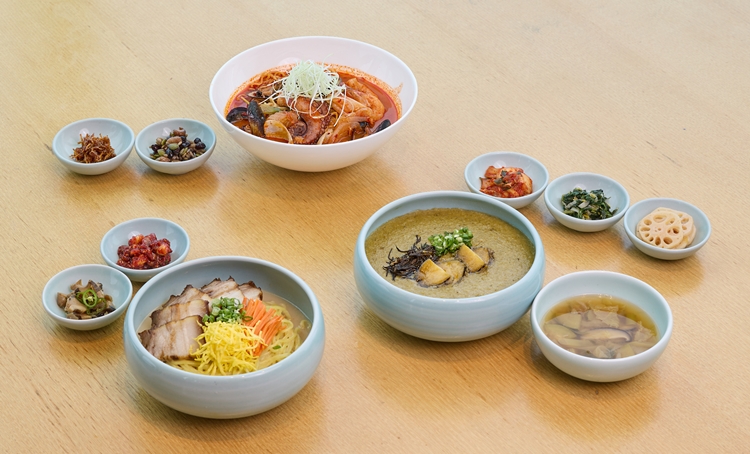 그랜드 하얏트 제주가 스카이뷰 포차 한식 조식이 포함된 객실 패키지를 선보였다. / 롯데관광개발
